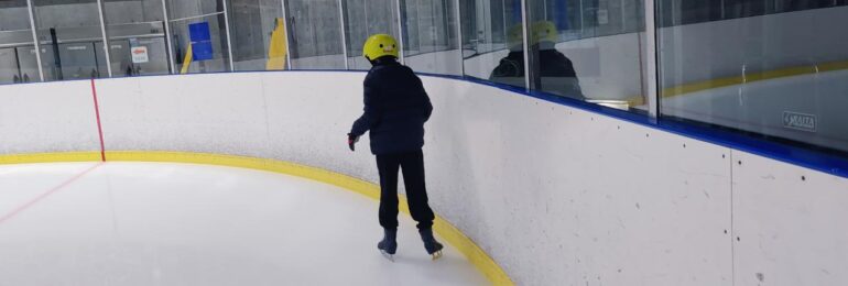 アイススケートへ 体験型フリースクール「みんなのおうち」